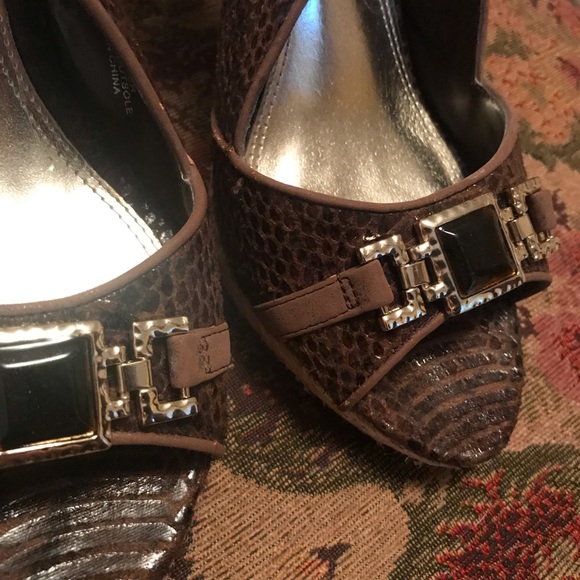 WHBM Brown Heels size 8.5 - Picture 3 of 6